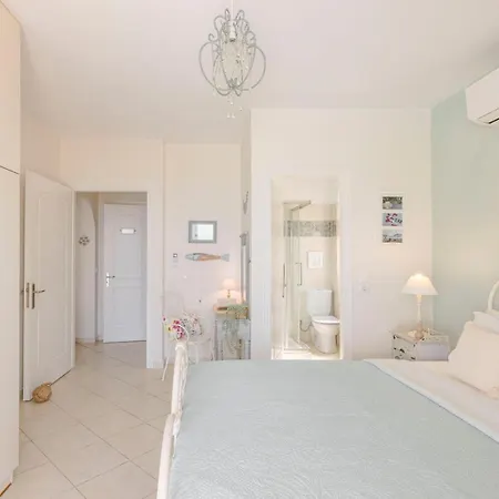 Magdalani, Breathtaking Views Across Lourdas Bay Villa