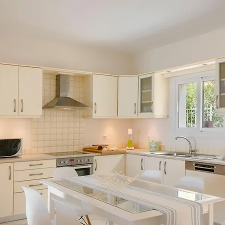 Villa Magdalani, Breathtaking Views Across Lourdas Bay