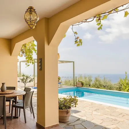 Magdalani, Breathtaking Views Across Lourdas Bay Villa