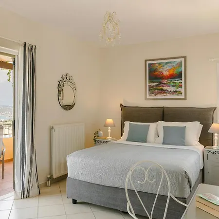 Villa Magdalani, Breathtaking Views Across Lourdas Bay