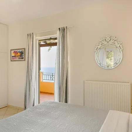 Magdalani, Breathtaking Views Across Lourdas Bay Villa *